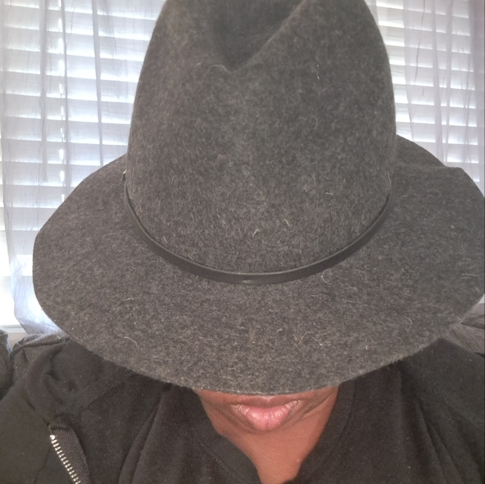 Banana Republic 100% Wool Gray Fedora Hat M/L with Black Trim/Silver Accent